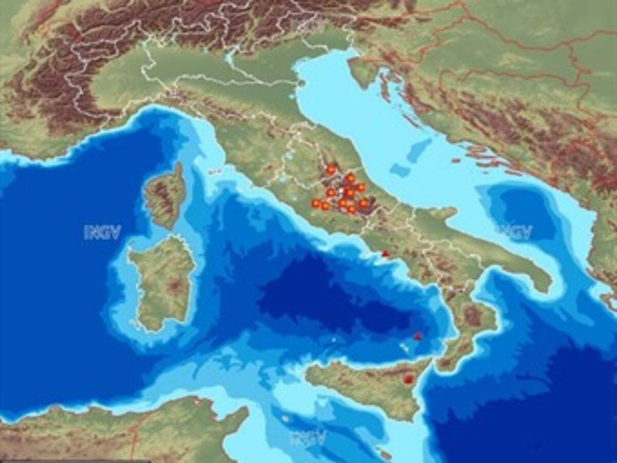 Nace un niño en un campamento de los evacuados por el terremoto en Italia