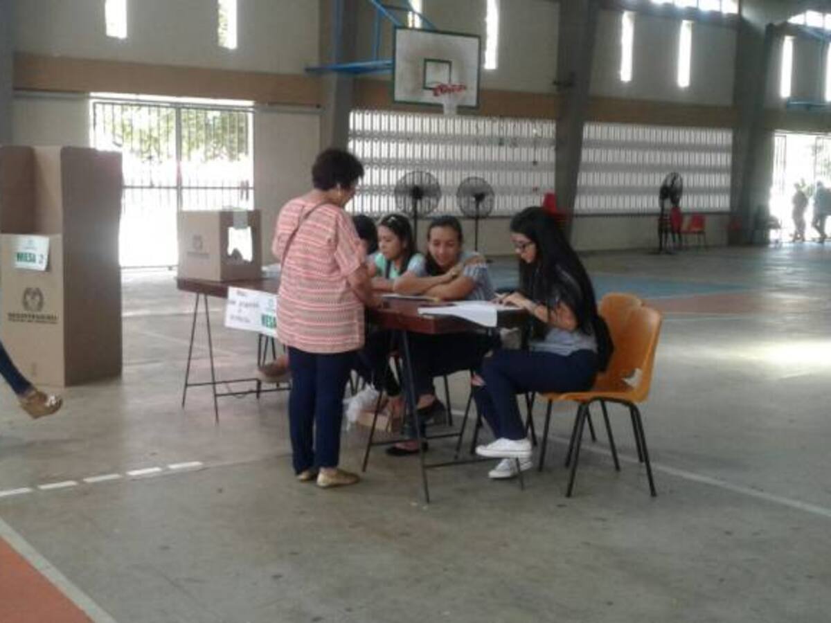 MOE recibe denuncias de taxis movilizando votantes en consulta liberal