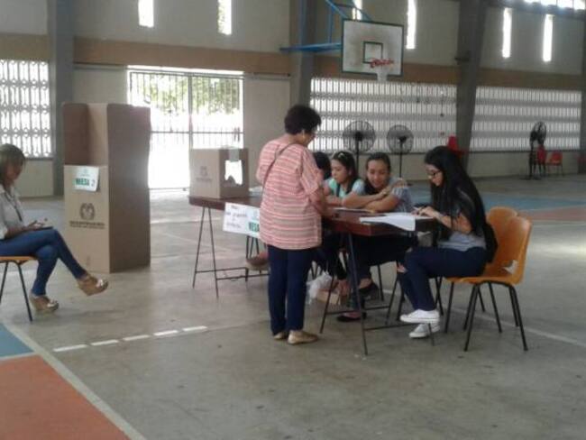 Mesa de votación al norte de Barranquilla.