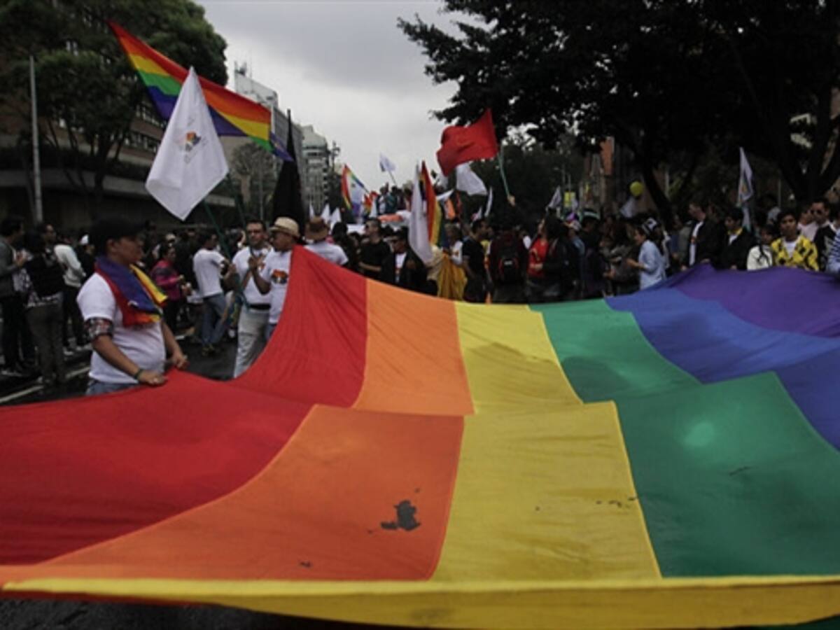 Crean instructivo para prohibir discriminación LGBTI en entidades públicas