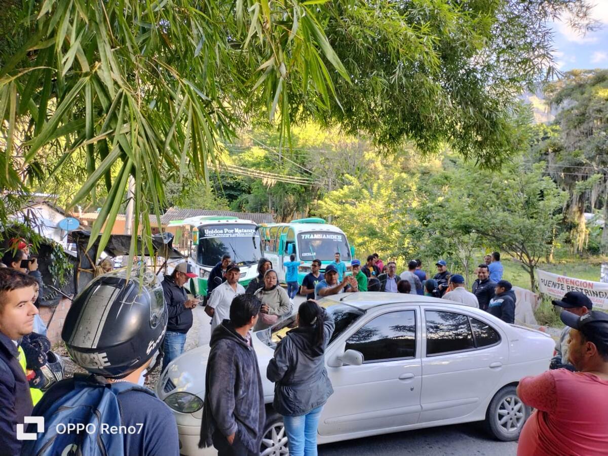 Bloqueos en la vía Bucaramanga - Matanza