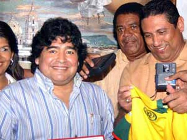 Hace 15 años, Maradona se llevó la camiseta del Real Cartagena