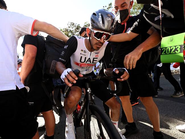 Juan Sebastián Molano, exhausto tras la cuarta etapa. (Photo by Tim de Waele/Getty Images)
