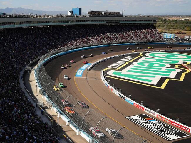 El desarrollo de la NASCAR Cup Series FanShield 500 en el Phoenix Raceway de USA.