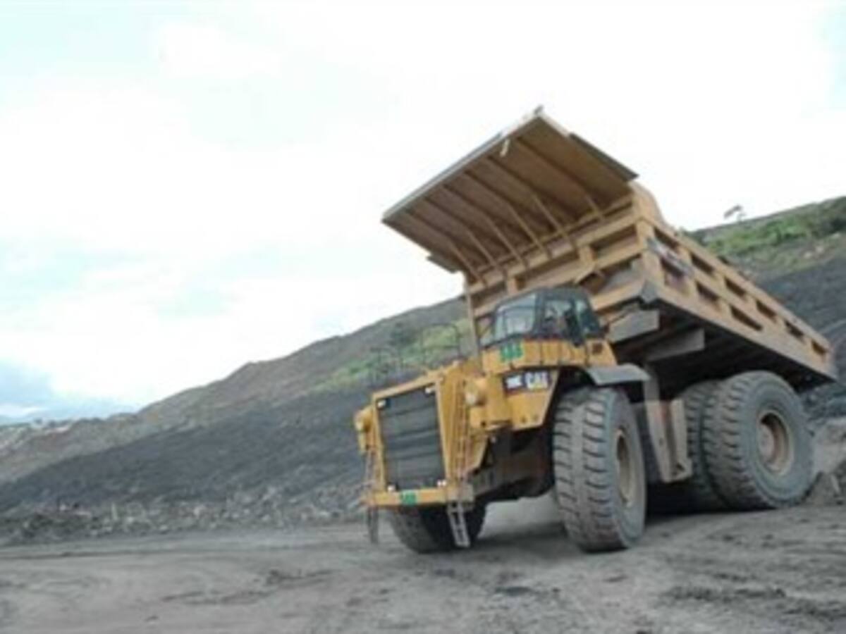 Seis trabajadores de la Drummond heridos tras atentado a un bus de la compañía en el Cesar