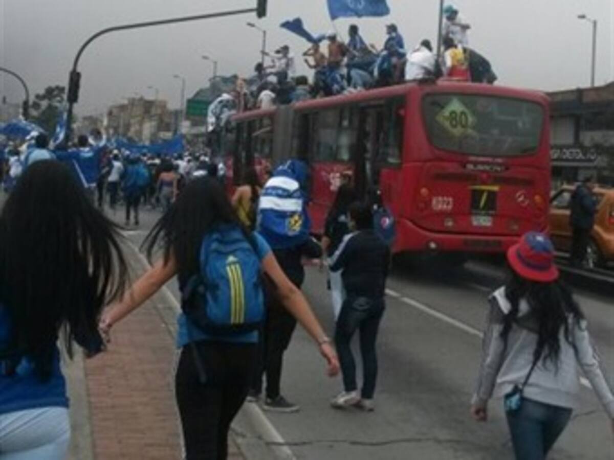 100 lesionados por disturbios de hinchas de Millonarios