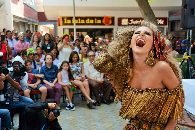 Marcela García irá disfrazada de loca, con piedra en la mano, en un homenaje a uno de los disfraces más queridos de la tradición.