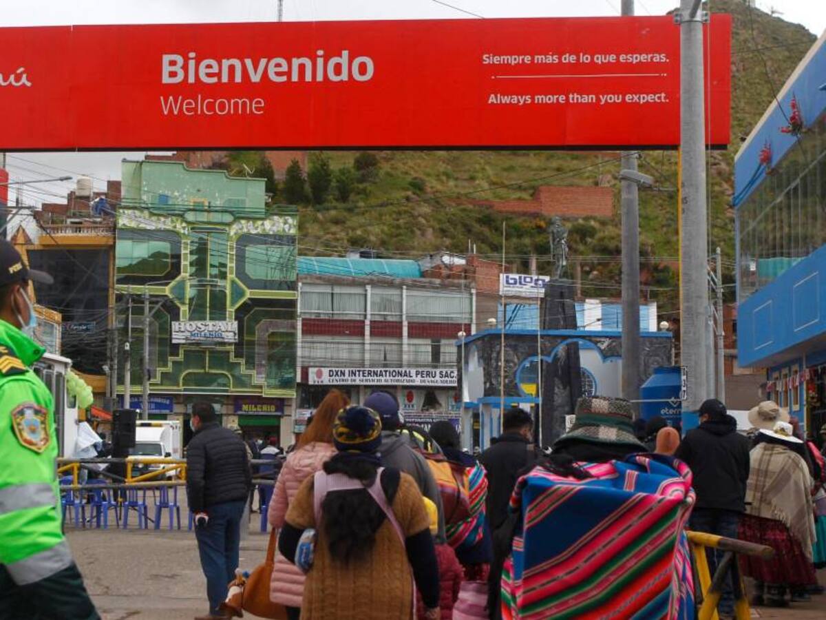 Colombia y Perú retoman transporte terrestre frenado por COVID-19