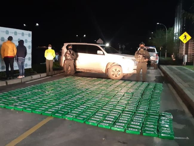 Capturados dos policías con un cargamento de cocaína en Cauca
