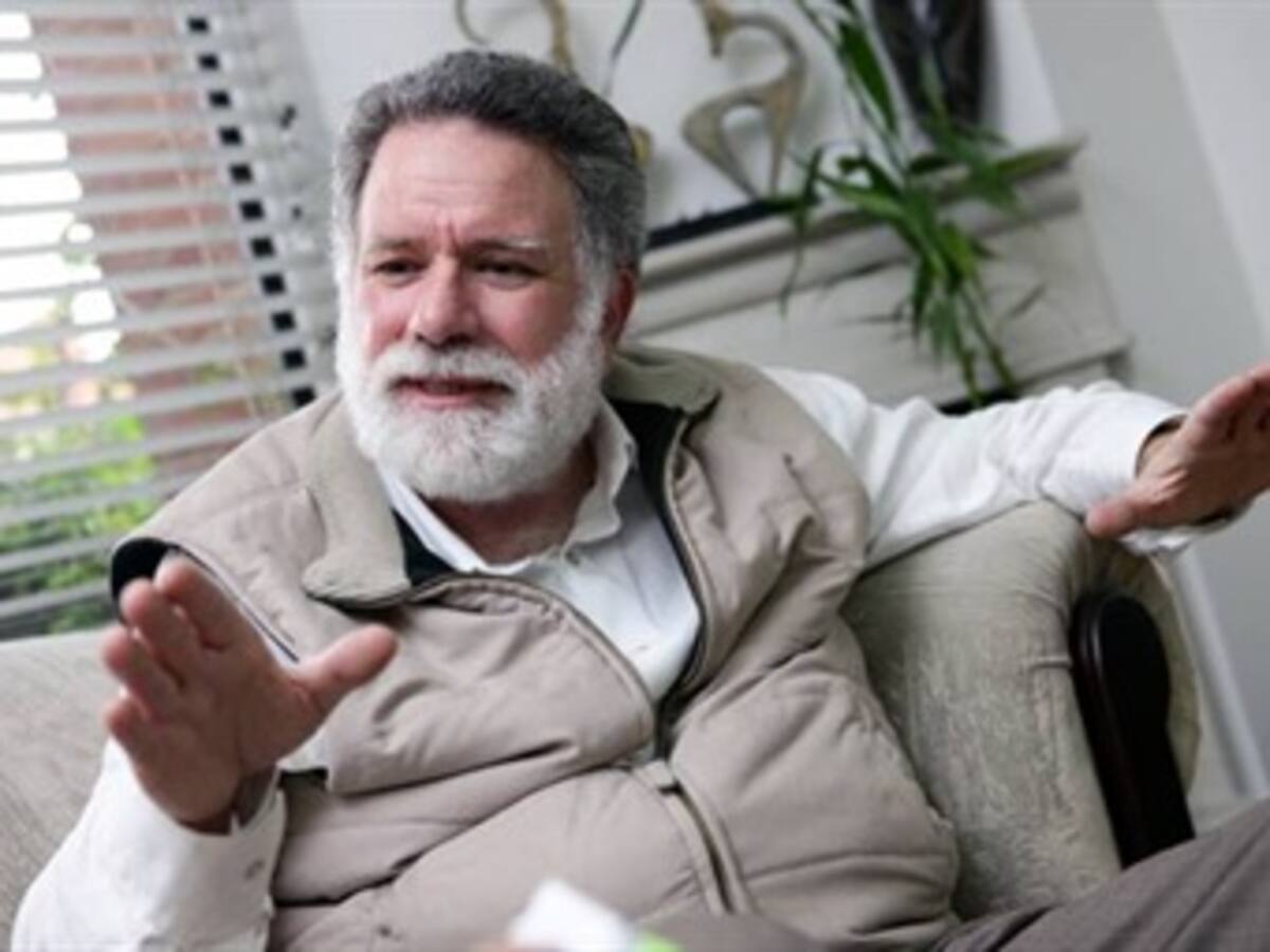 Hoy se define eventual orden de captura internacional contra excomisionado Restrepo