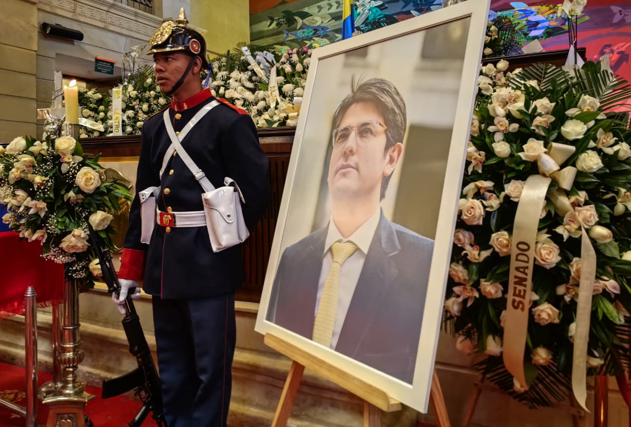Operativo fúnebre de Miguel Uribe hasta Cementerio Central, este 13 de agosto. Foto: Colprensa