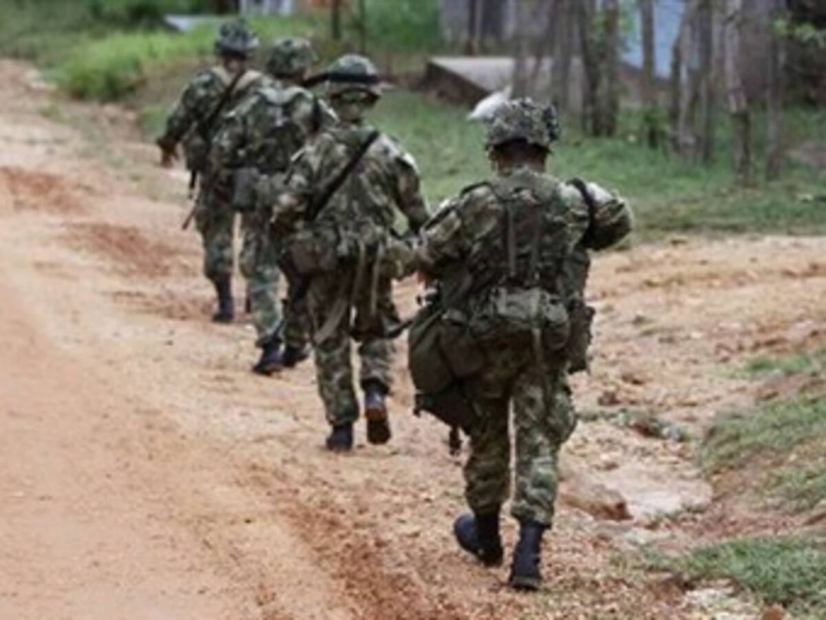 Siguen afectados vuelos en suroeste del país tras ataque de Farc a cerro de Santana