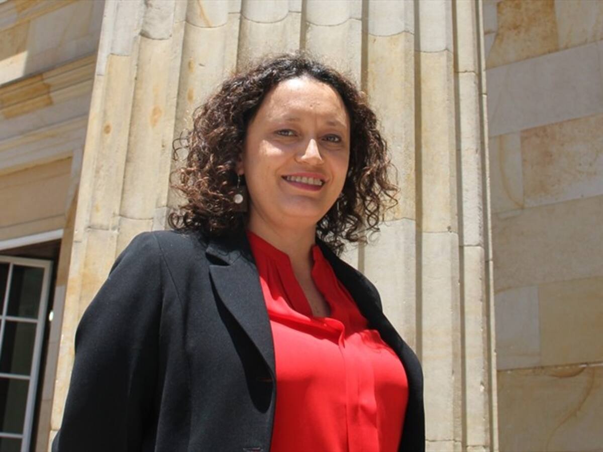 Solo es posible un acuerdo nacional sin el Gobierno: Angélica Lozano