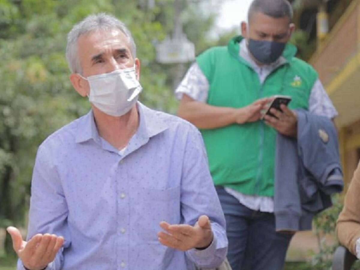 Vuelve a su cargo el suspendido alcalde de Copacabana, Héctor Monsalve