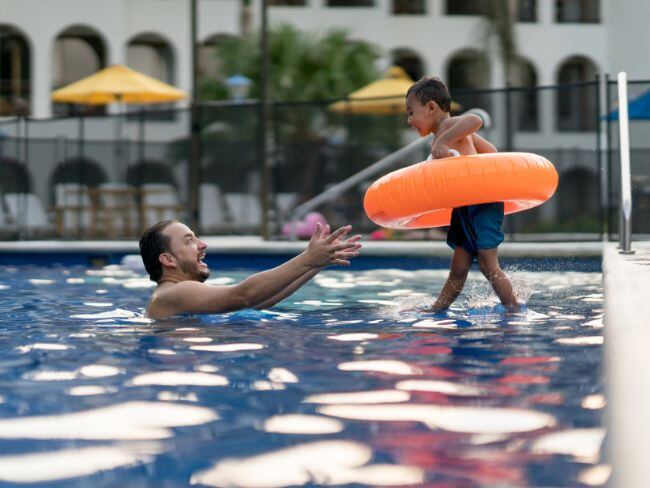 Los 5 mejores pueblos para ‘piscinear’ cerca a Bogotá, según la IA: perfectos para salir de puente. Foto de Getty Images