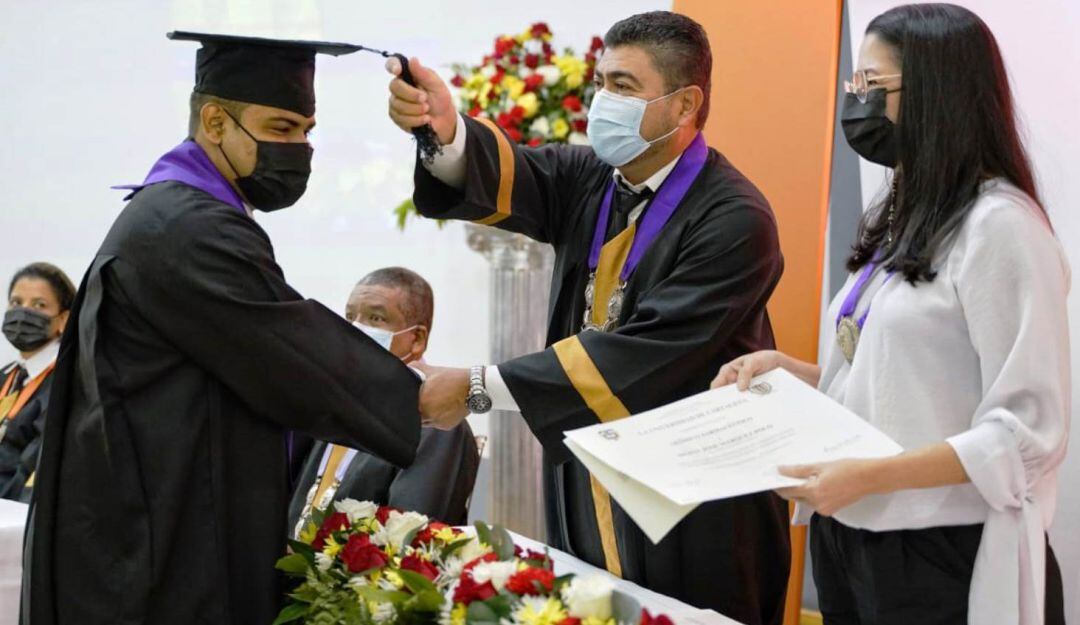 Con el fin de apostarle de manera decidida al fortalecimiento de la Ciencia, la Tecnología y la Innovación, se graduaron 61 docentes del departamento