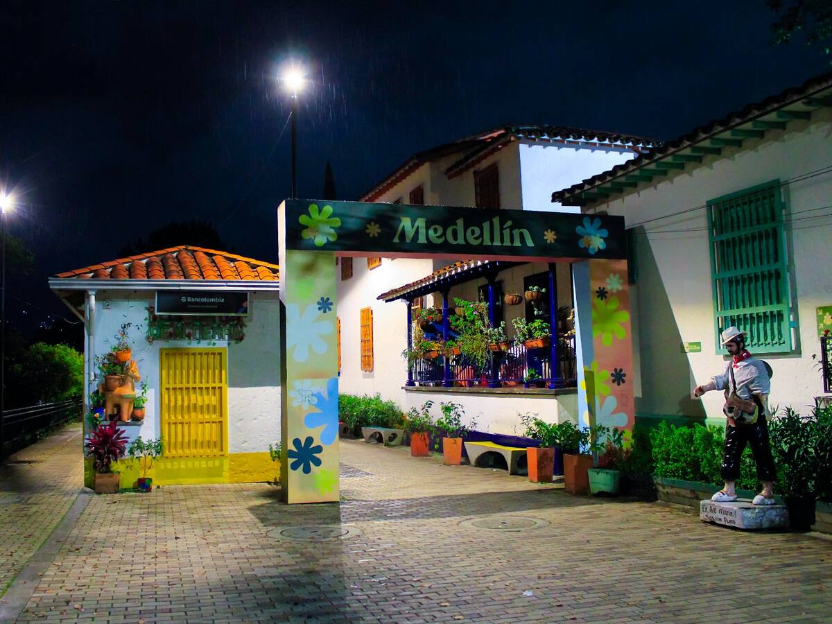 La Alcaldía de Medellín entregó la modernización del alumbrado público en el Pueblito Paisa