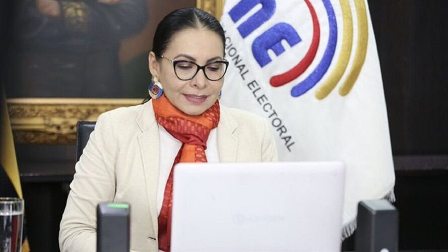Diana Atamaint, presidenta del Consejo Nacional Electoral de Ecuador.
 Foto: Twitter: @DianaAtamaint