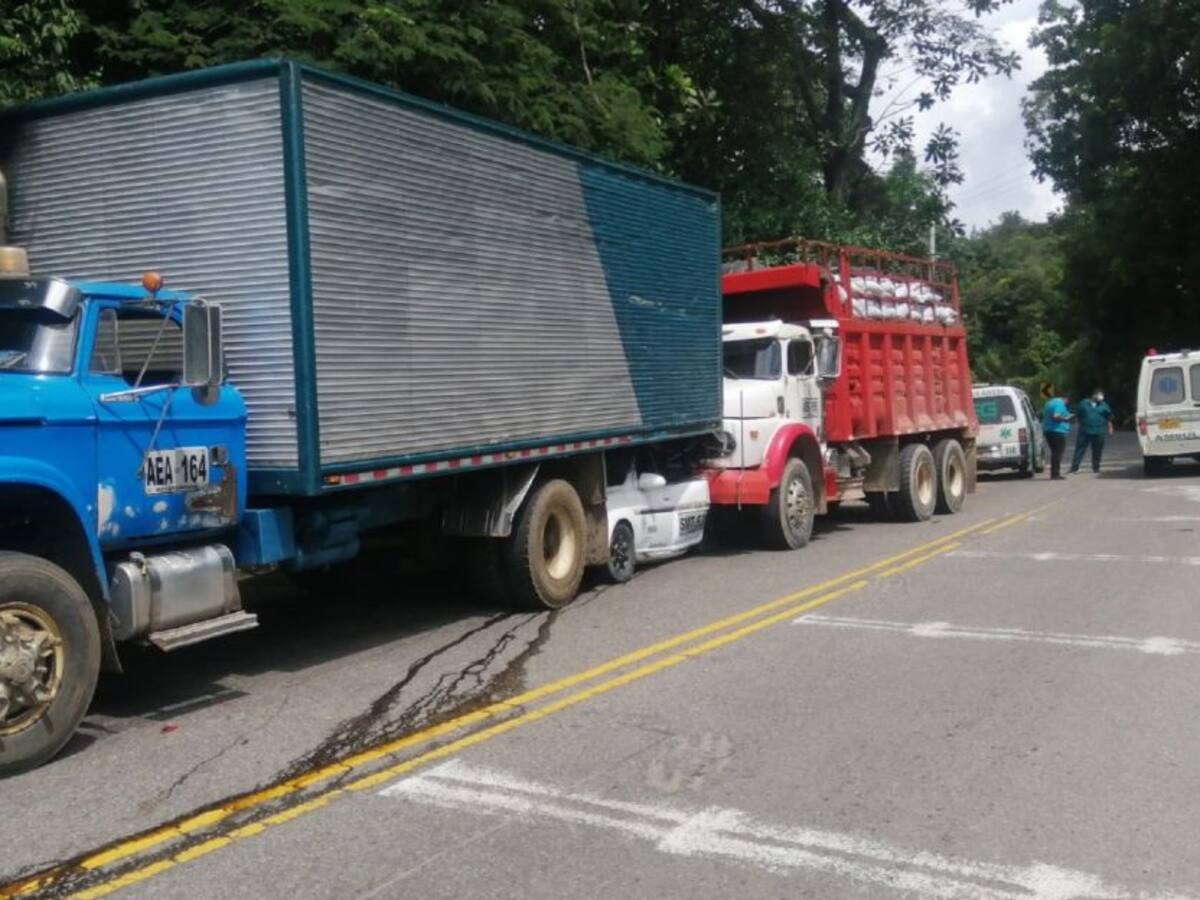 Ocho heridos dejó accidente de tránsito en la vía Curos - Piedecuesta