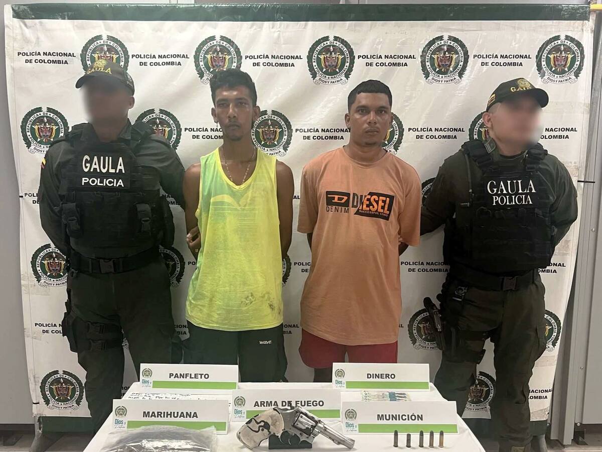 Policía de Cartagena capturó a dos presuntos extorsionistas con panfletos amenazantes