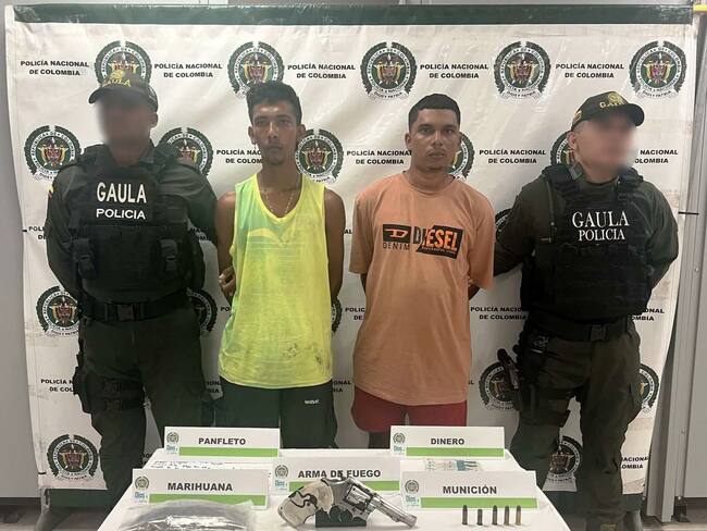 Policía de Cartagena capturó a dos presuntos extorsionistas con panfletos amenazantes