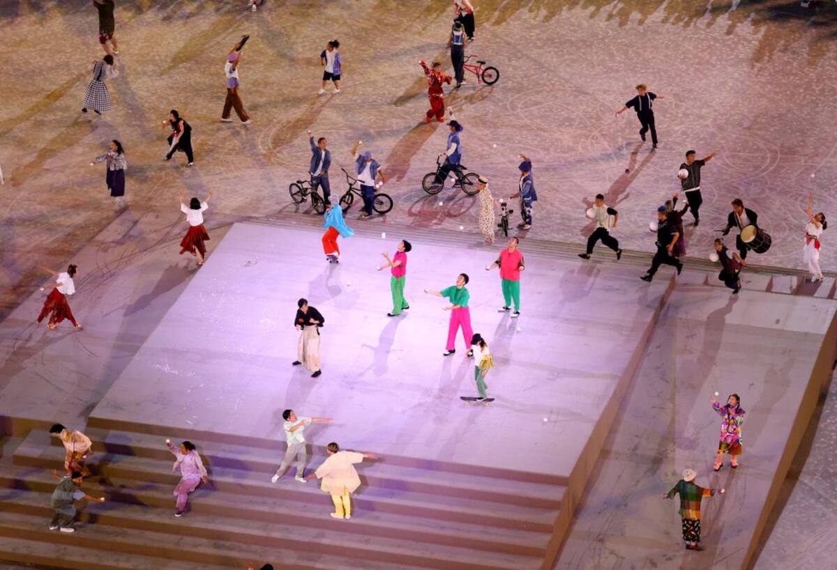 Presentación de bailes y deportes como el skateboarding