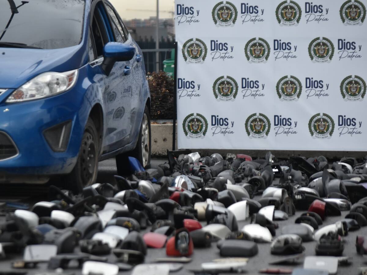 Autoridades incautan repuestos de vehículos valorados por más de 200 millones de pesos en Bogotá