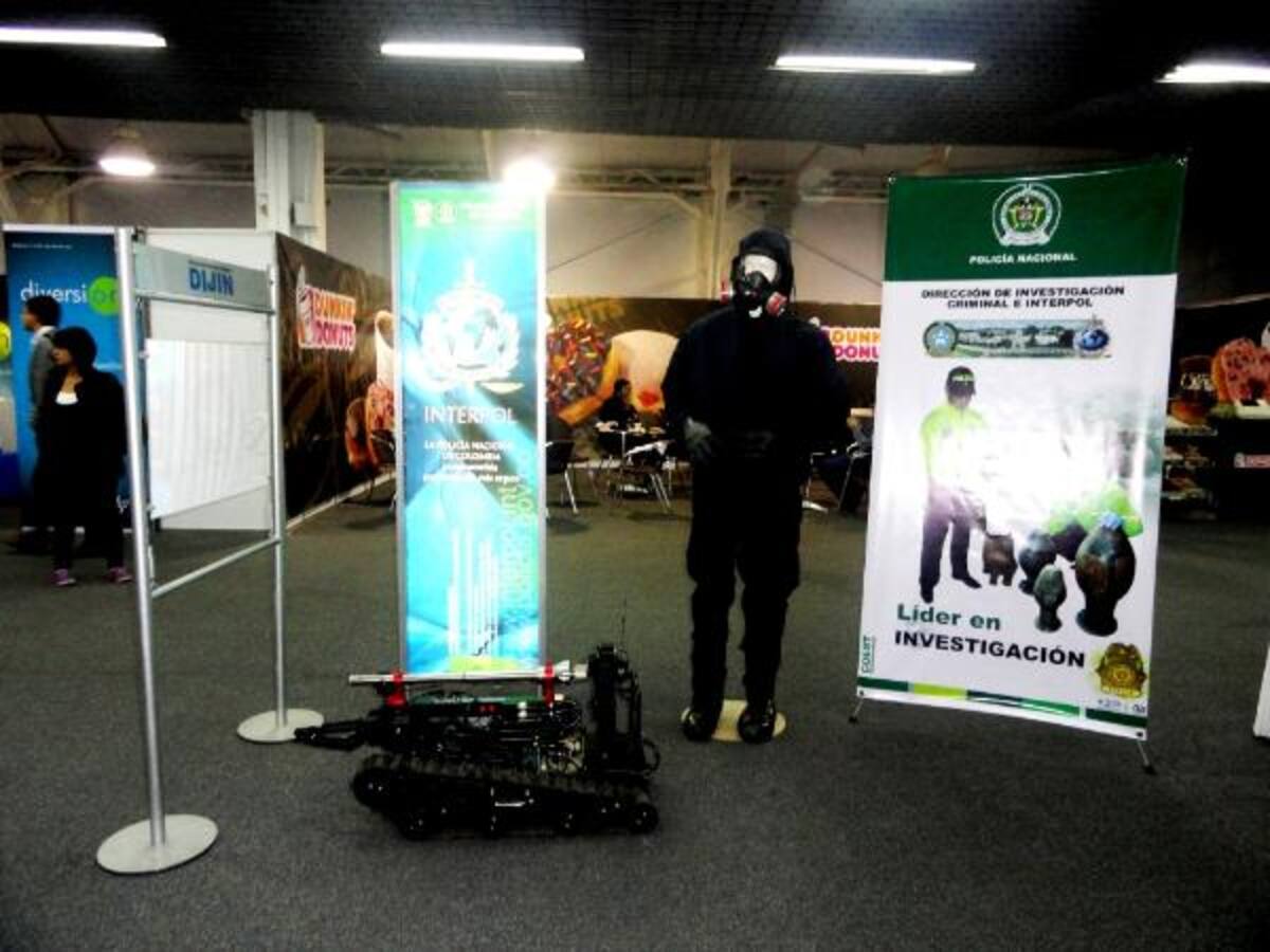 Stand de exhibición de la Policía.