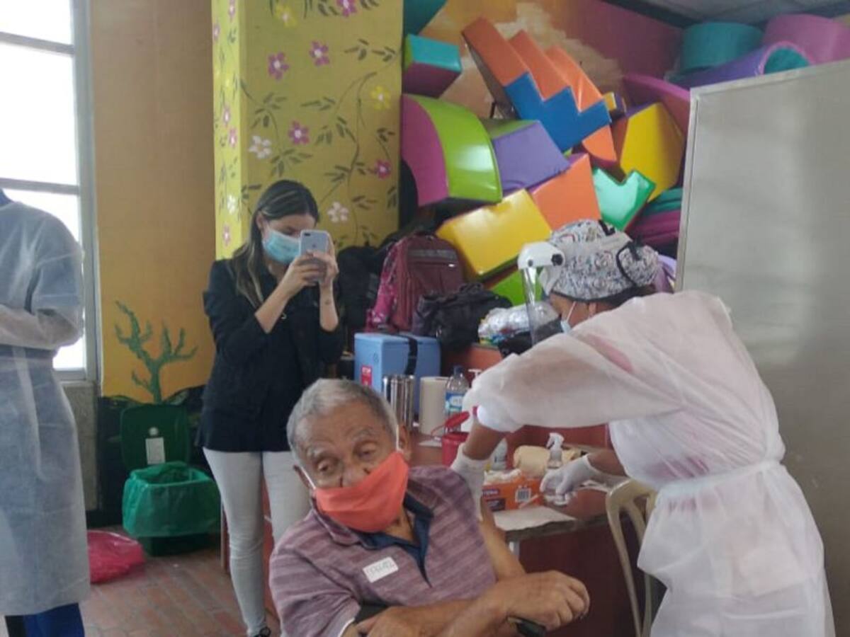 Armenia culminaría primera etapa de vacunación COVID este fin de semana