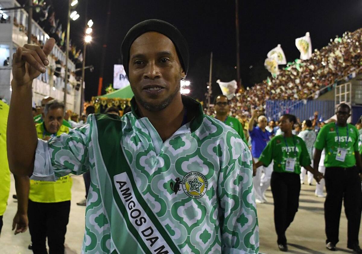 Ronaldinho también disfruta de la fiesta