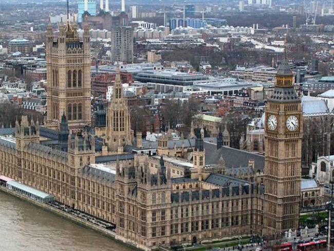 Termina alerta por paquete sospechoso en sede del parlamento británico