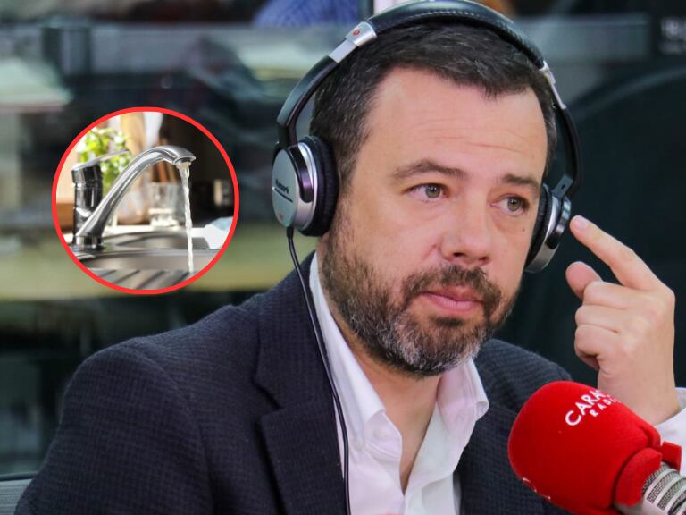 Carlos Fernando Galán, Alcalde de Bogotá, en Caracol radio y de fondo un grifo de agua abierto (Fotos vía Getty Images)