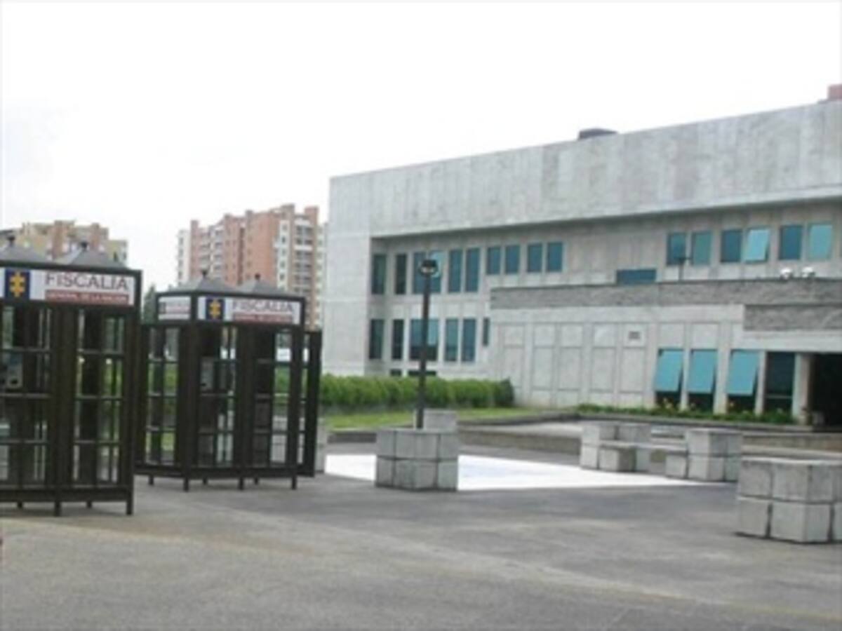 Fiscal Montealegre despide alto funcionario de la entidad por suplantarlo