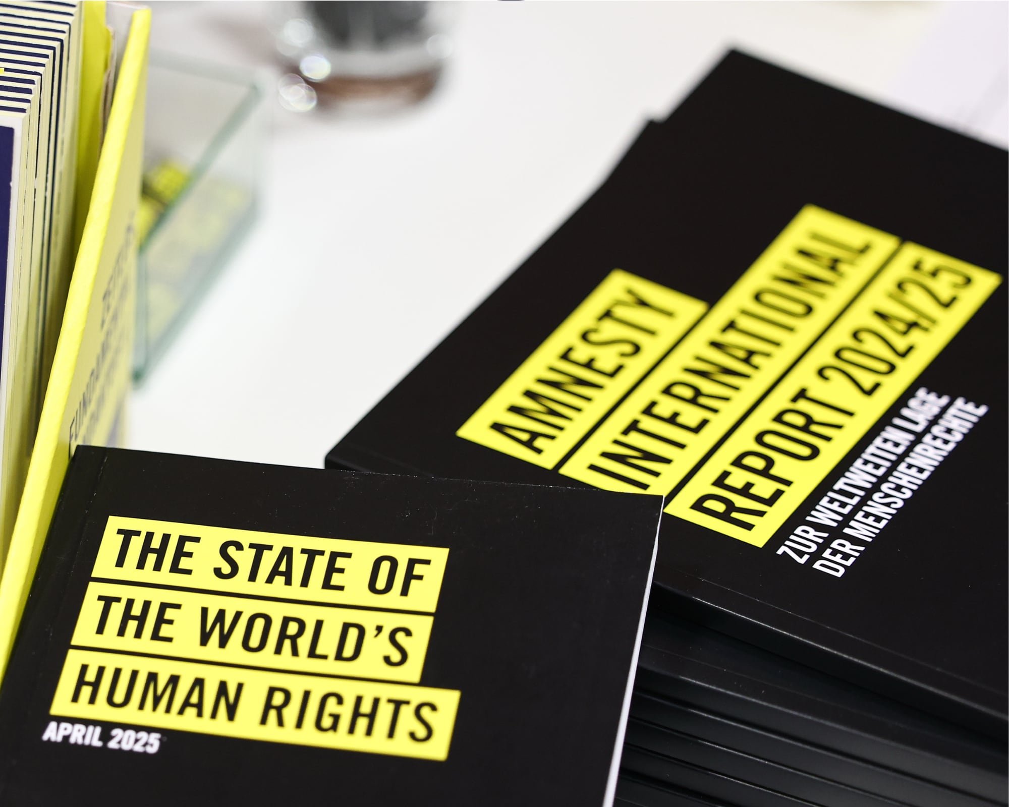 Amnistía Internacional advirtió que, durante el año pasado, en Colombia persistió el abandono estatal, enmarcado por homicidios selectivos, desplazamientos forzados y reclutamiento de menores.
(Foto:   Caracol Radio / Getty)