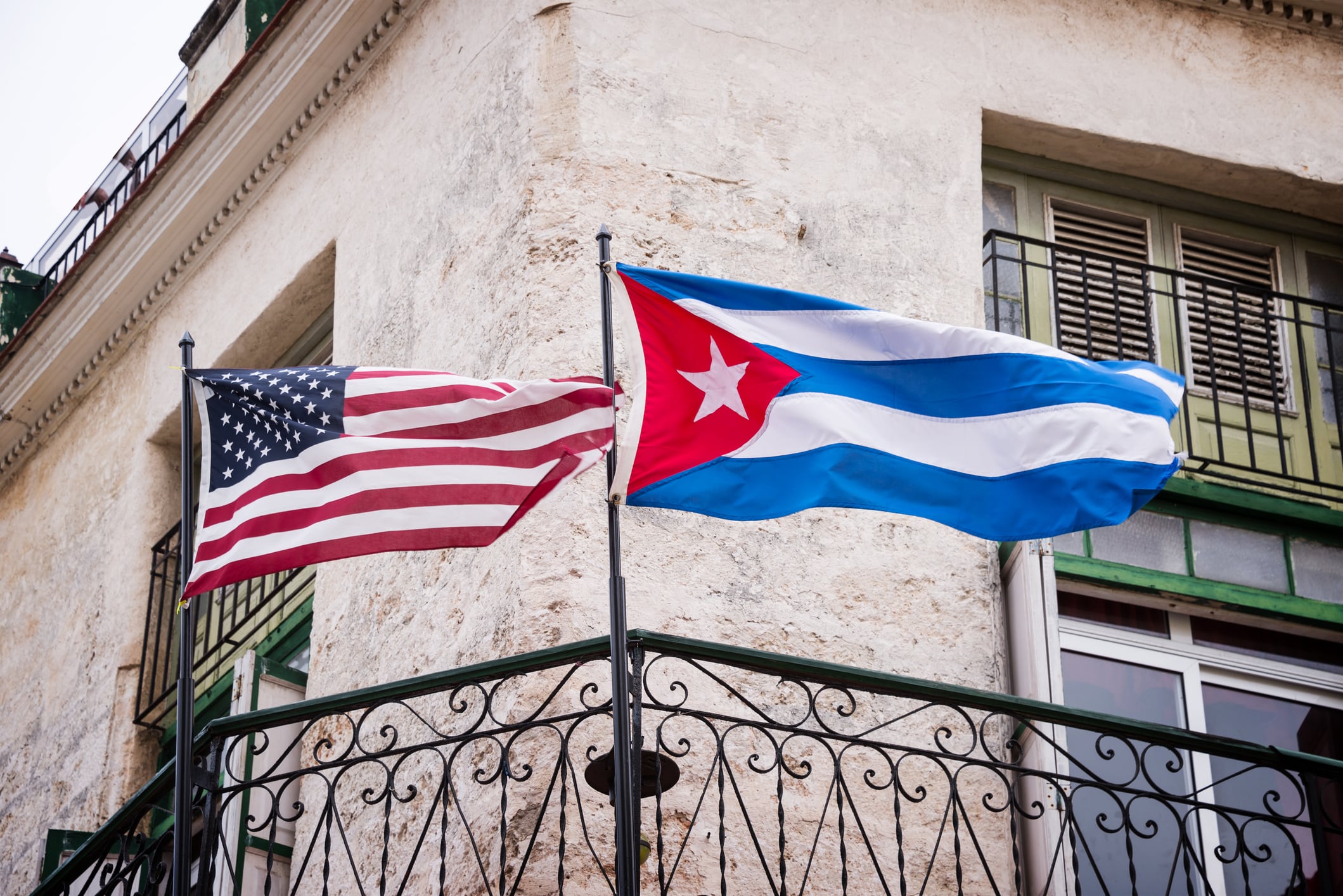 Banderas de Estados Unidos y Cuba. Foto: Getty Images