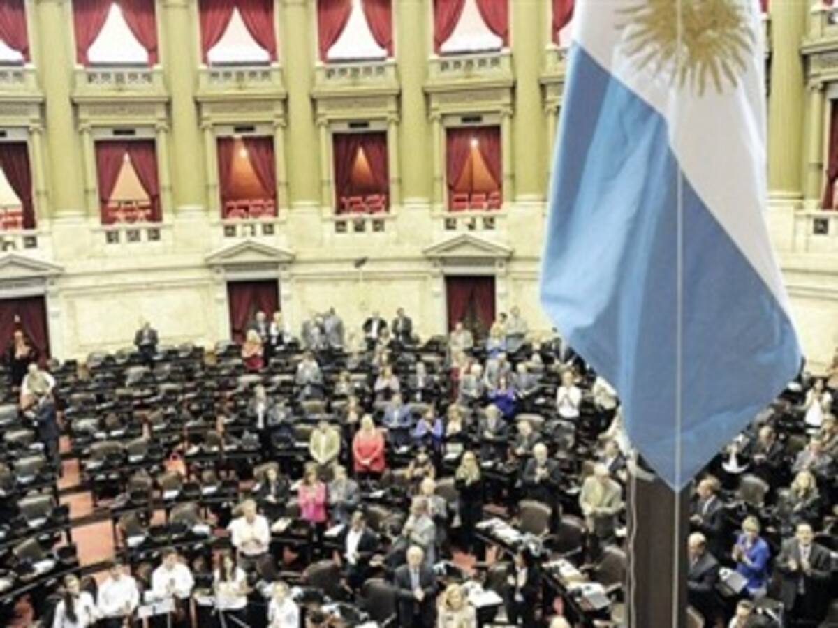 Oficialismo saca adelante polémica reforma judicial en Parlamento argentino