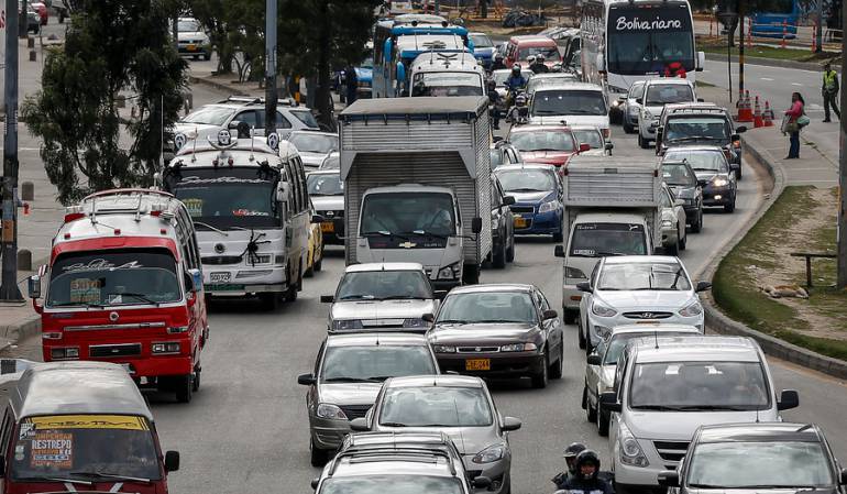 Los conductores se quejan porque sus vehículos, según el avalúo nuevo, cuesta más que uno de último modelo.