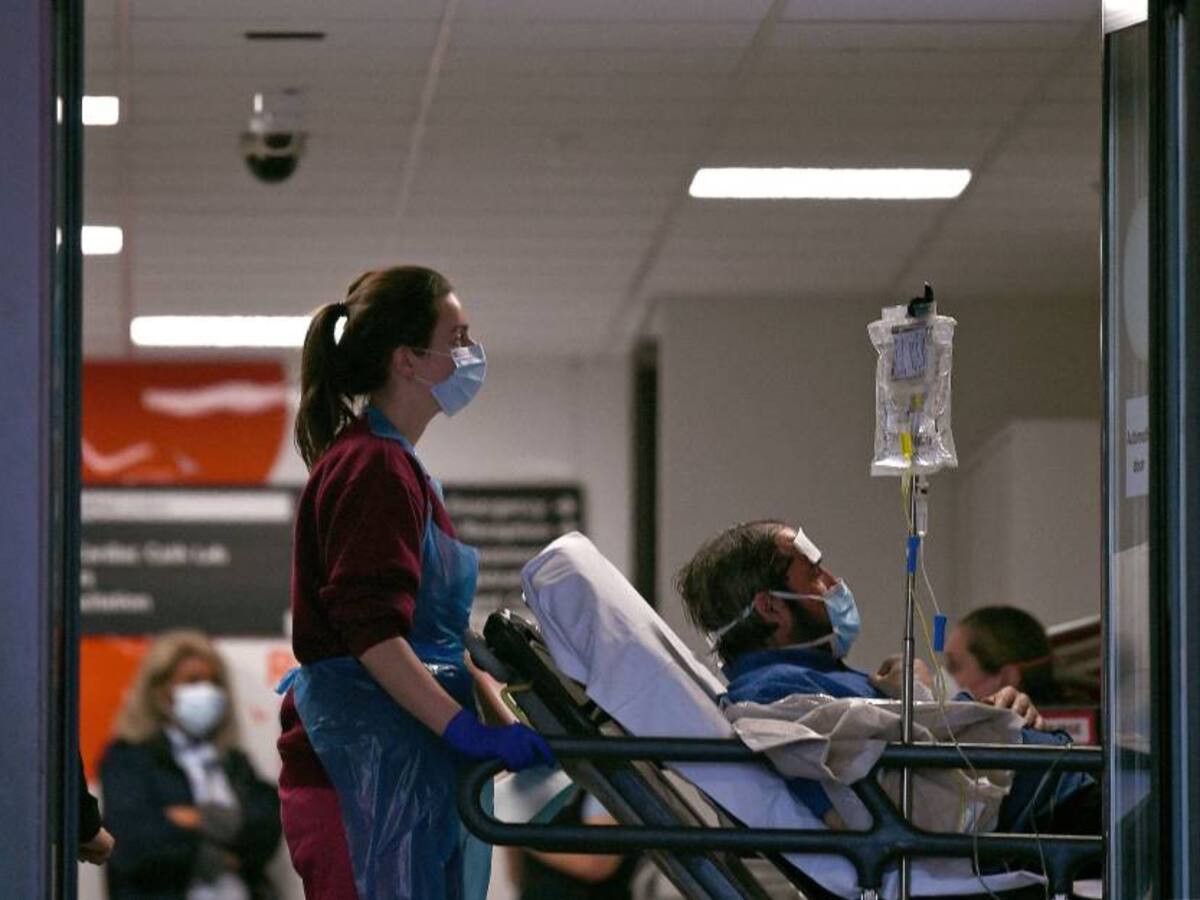 Variante XE sería más contagiosa, pero tendría mismos síntomas que ómicron