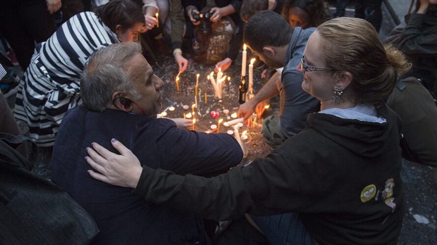 Vigilia en memoria de las víctimas de la matanza de Orlando. Foto: Agencia EFE