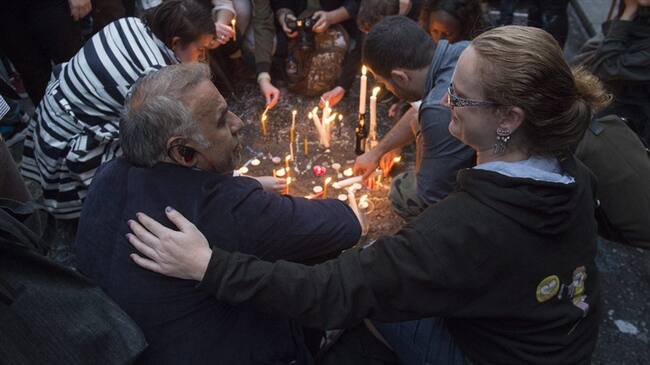 Vigilia en memoria de las víctimas de la matanza de Orlando. Foto: Agencia EFE