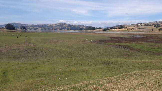 También se pide que se delimite la cota de la represa. Foto: Caracol Radio.