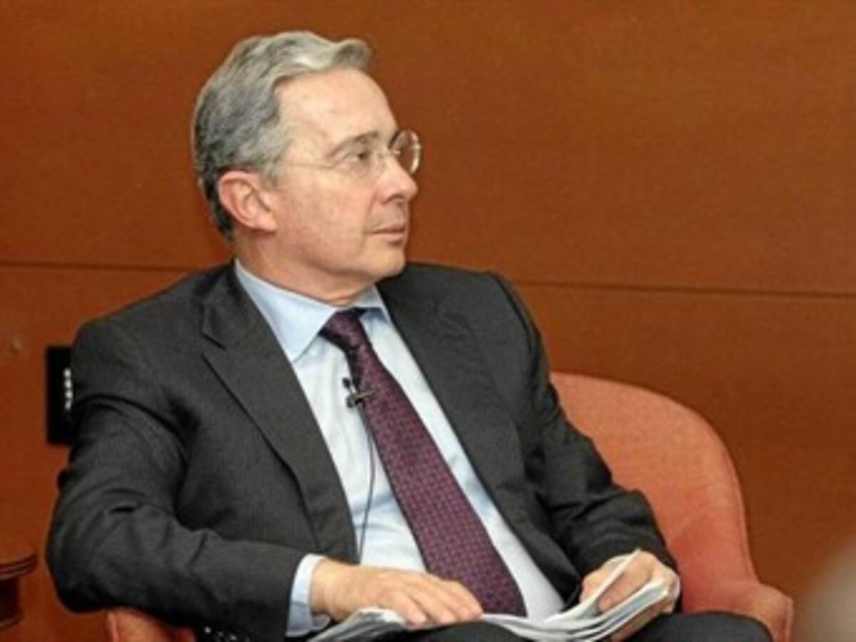 Uribe hace política con las reservas