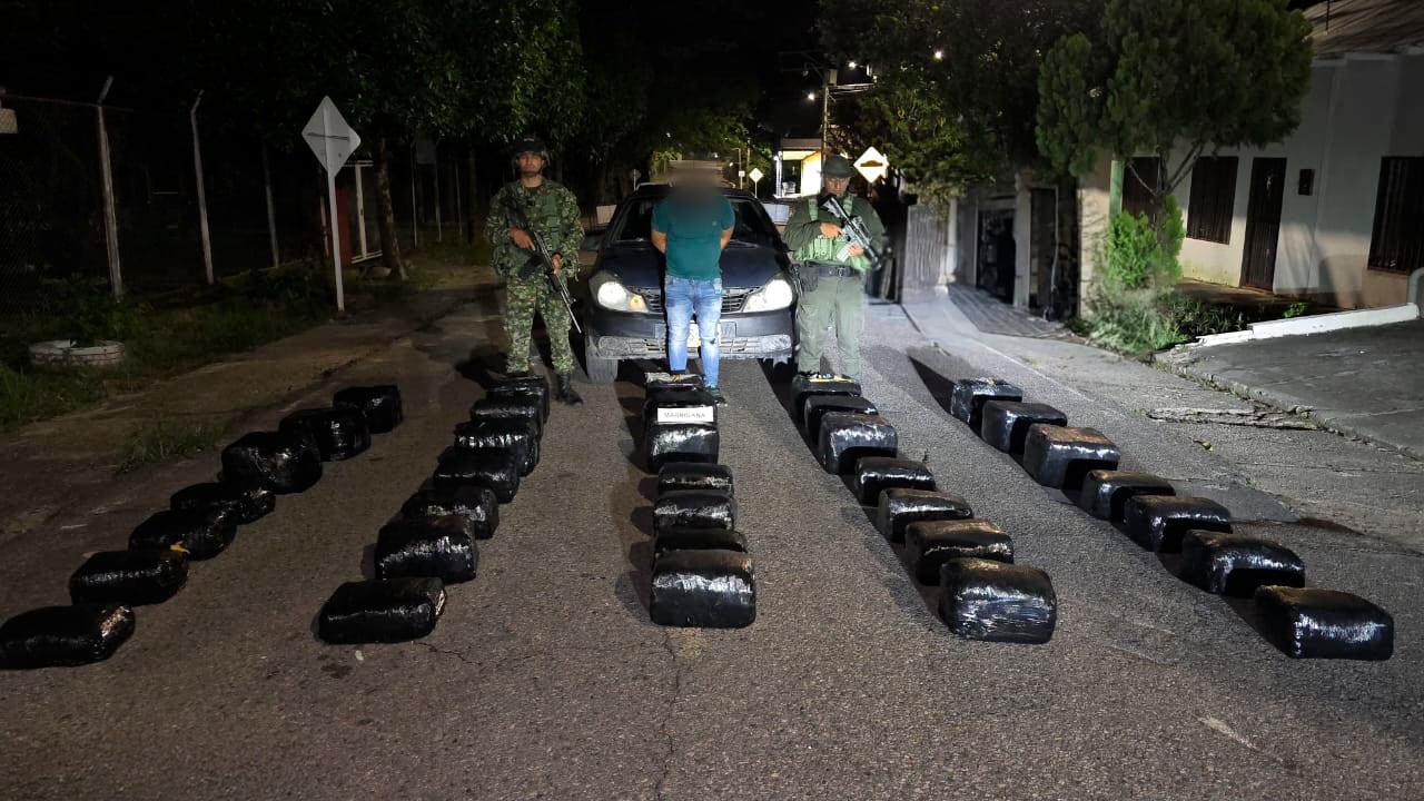 Fueron decomisados 35 paquetes con marihuana. Foto Novena Brigada Huila.