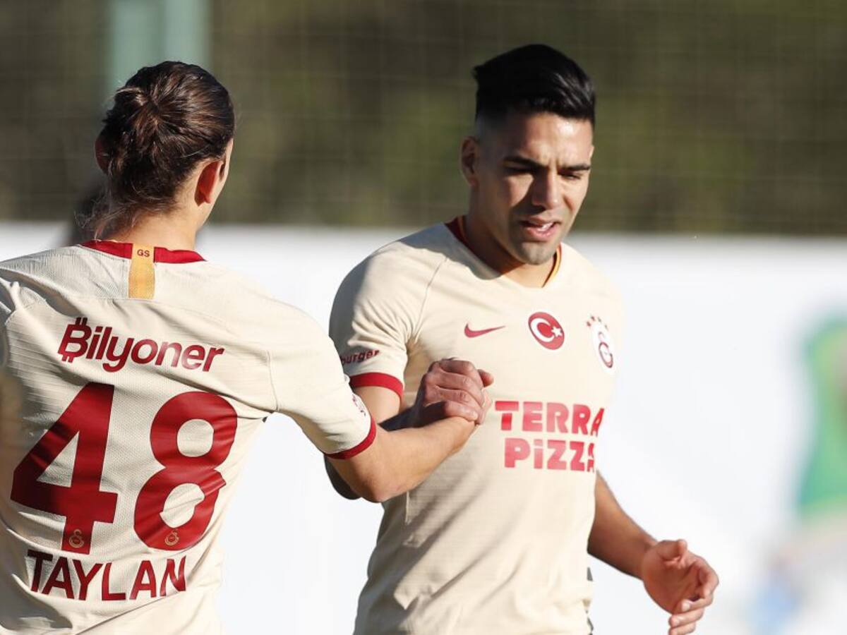 Falcao afina puntería y marca gol en amistoso con Galatasaray