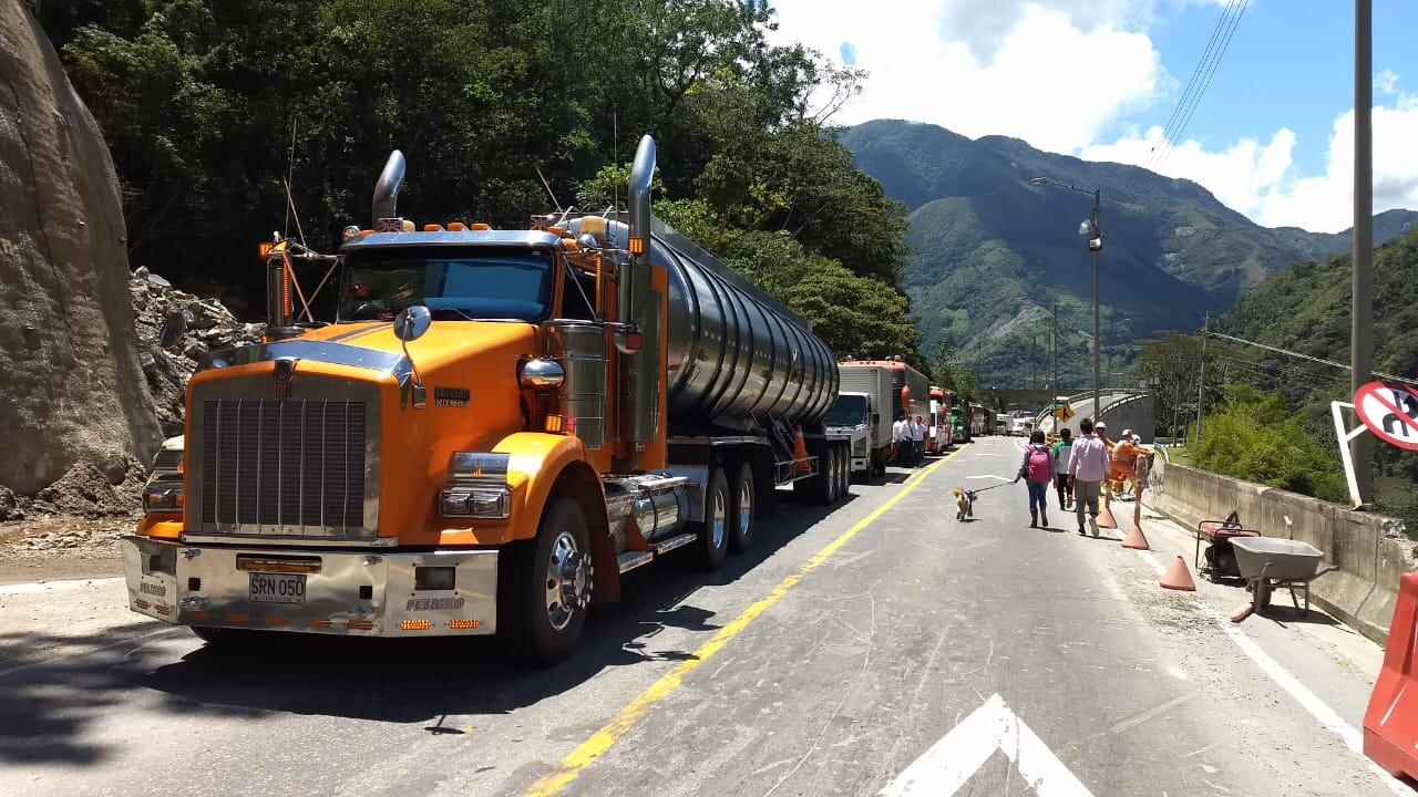 Comerciantes y habitantes de la Vía al Llano / (Colprensa)