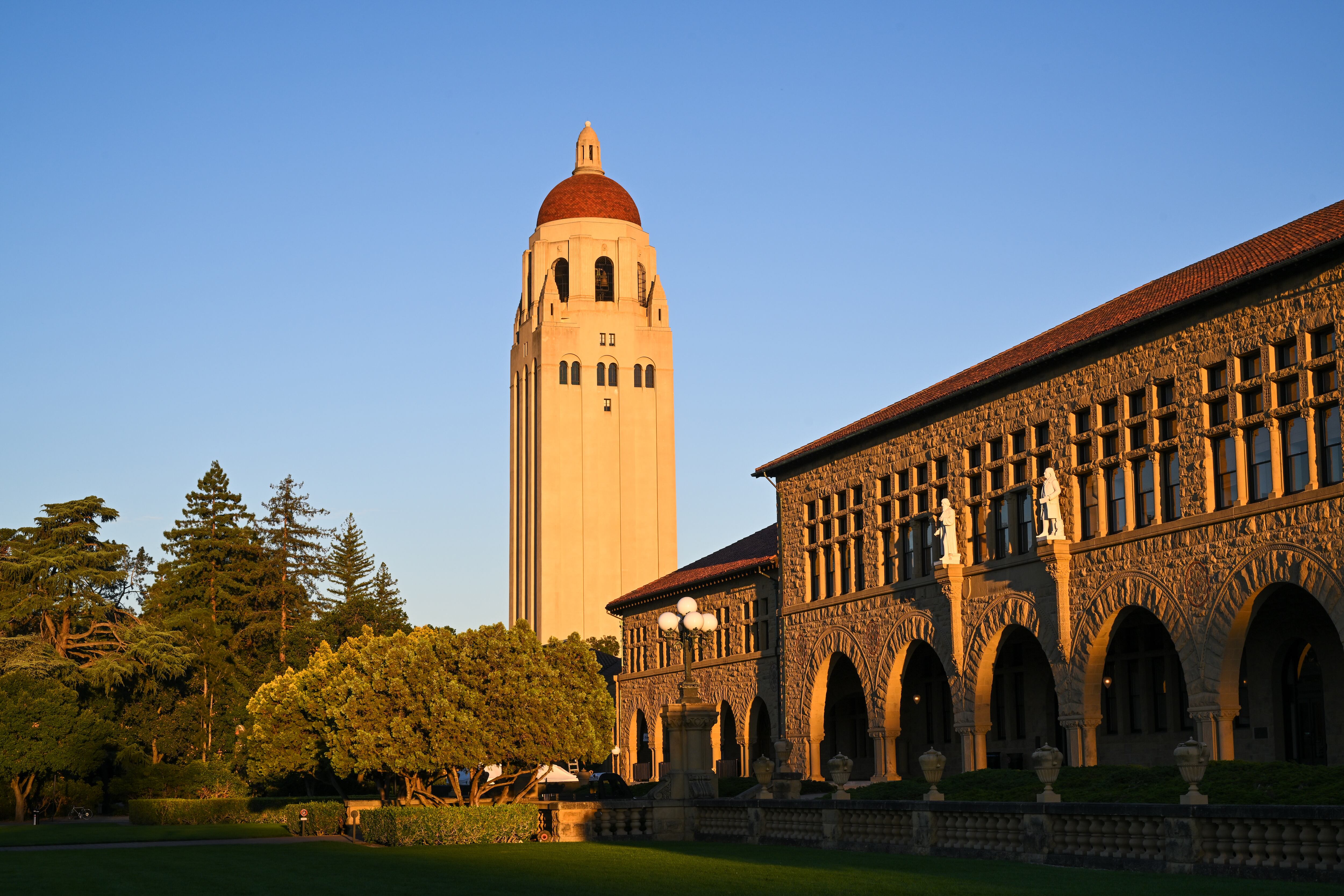 Torre Hoover se ve en la Universidad de Stanford en Stanford, California, EE. UU. (Foto de Tayfun Coskun/Agencia Anadolu a través de Getty Images)