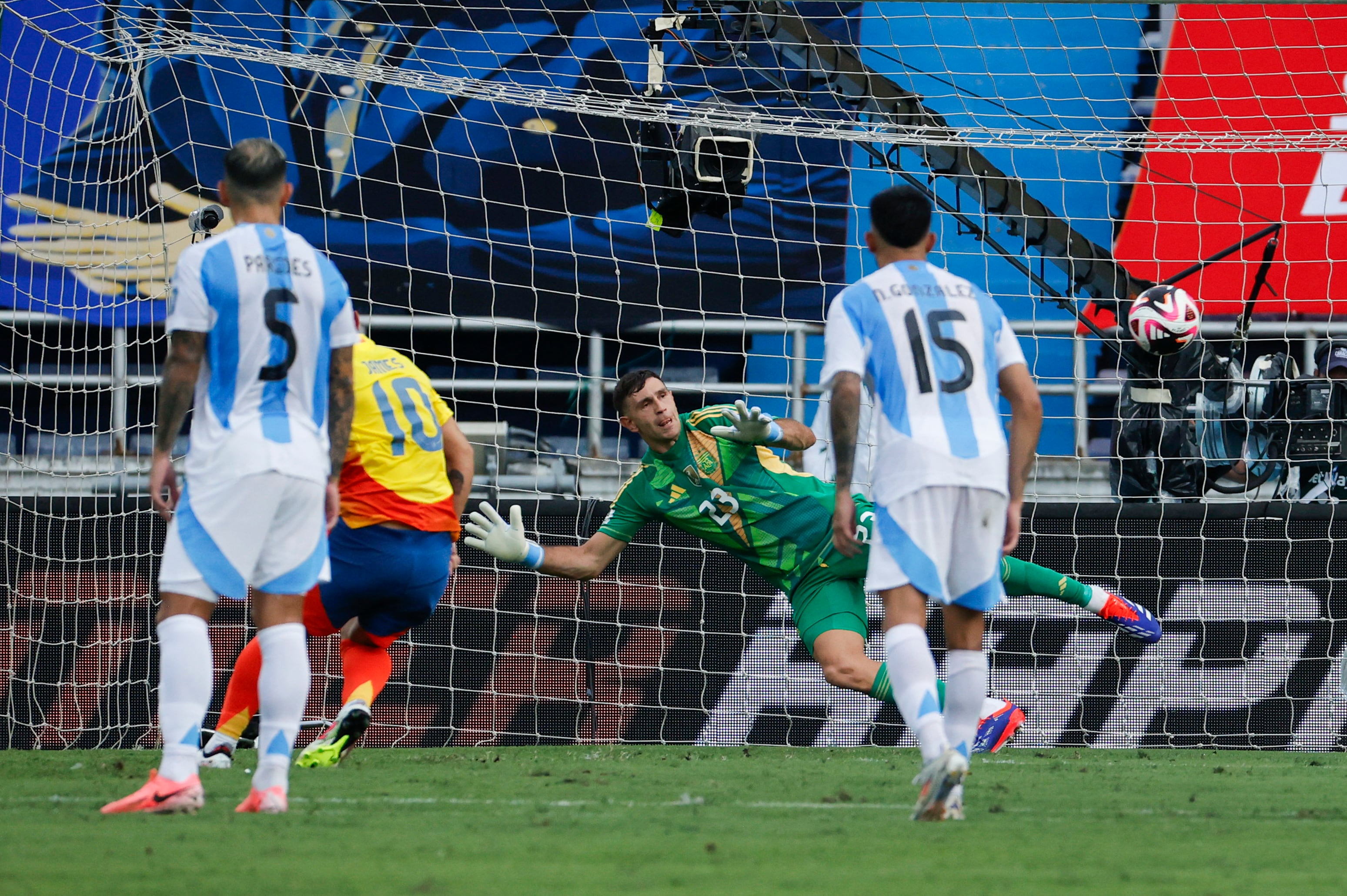 Argentina perdió en el último partido ante Colombia / EFE