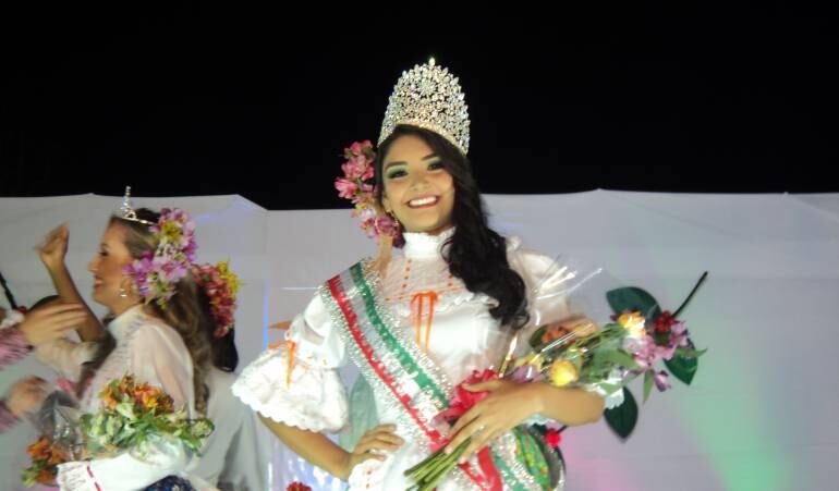 La nueva reina representará a Colombia en el reinado internacional del café en Manizales en enero de 2017