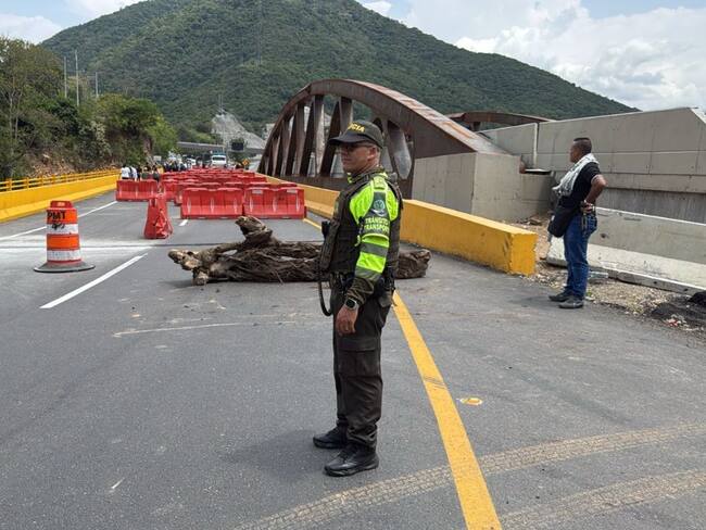 Vía Bogotá - Girardot. Foto: @TransitoPolicia.