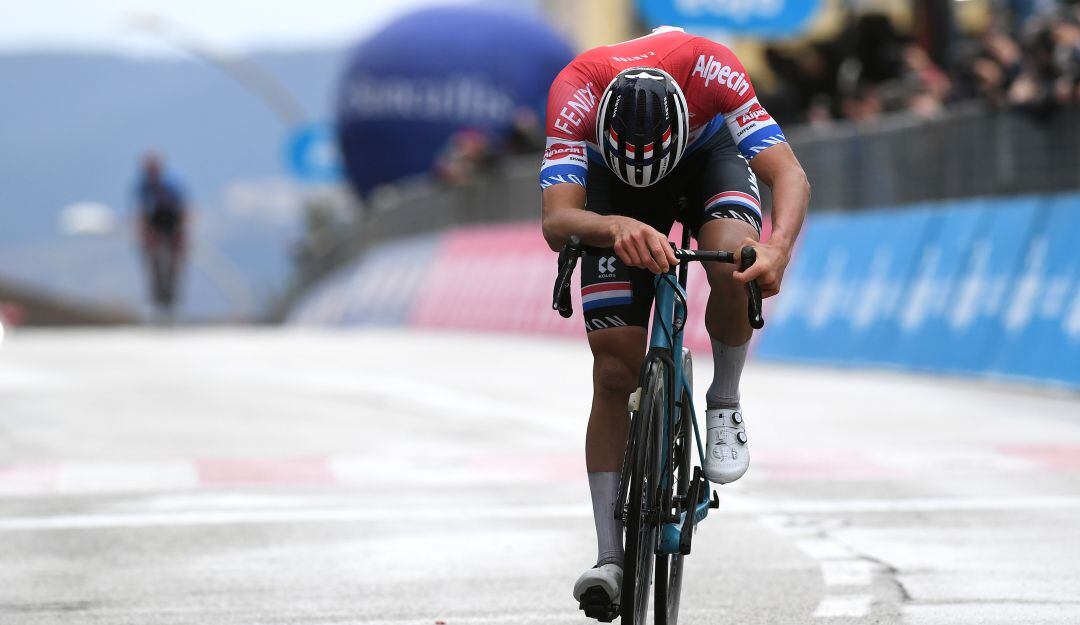 Tirreno Adriático: Etapa para Van der Poel y exhibición de Tadej Pogacar